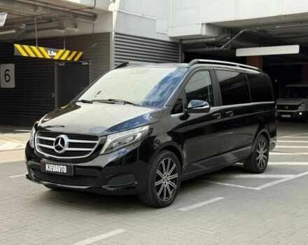 Черный Мерседес 220, объемом двигателя 2.2 л и пробегом 300 тыс. км за 29000 $, фото 1 на Automoto.ua