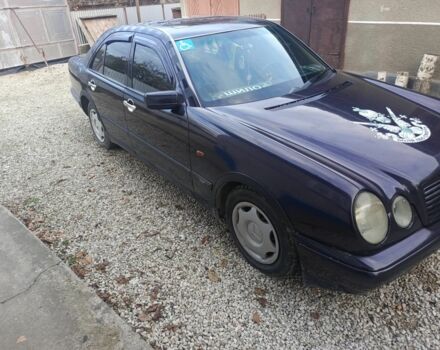 Фіолетовий Мерседес 220, об'ємом двигуна 2.2 л та пробігом 2 тис. км за 2000 $, фото 1 на Automoto.ua