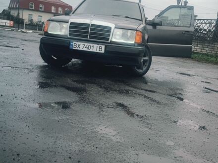 Фіолетовий Мерседес 220, об'ємом двигуна 2.6 л та пробігом 500 тис. км за 2000 $, фото 1 на Automoto.ua