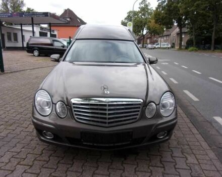 Коричневый Мерседес 220, объемом двигателя 2.2 л и пробегом 238 тыс. км за 33678 $, фото 1 на Automoto.ua