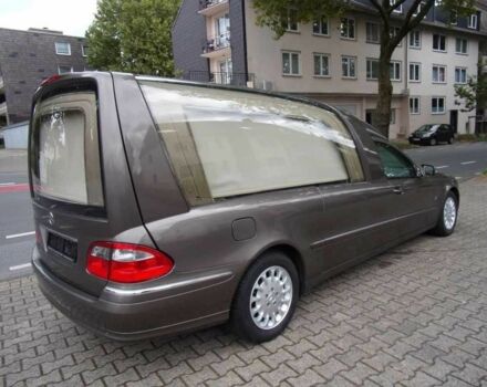 Коричневый Мерседес 220, объемом двигателя 2.2 л и пробегом 238 тыс. км за 33678 $, фото 3 на Automoto.ua