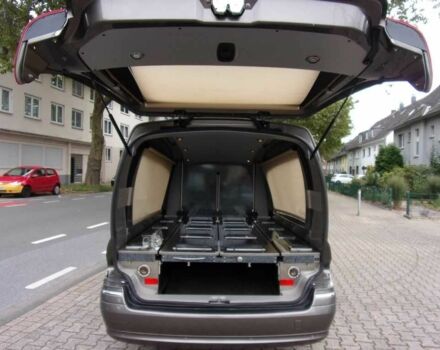 Коричневый Мерседес 220, объемом двигателя 2.2 л и пробегом 238 тыс. км за 33678 $, фото 5 на Automoto.ua