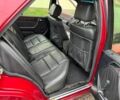 Красный Мерседес 220, объемом двигателя 2 л и пробегом 250 тыс. км за 2400 $, фото 4 на Automoto.ua