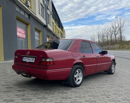 Красный Мерседес 220, объемом двигателя 2.2 л и пробегом 448 тыс. км за 4150 $, фото 3 на Automoto.ua