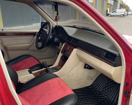 Красный Мерседес 220, объемом двигателя 2.2 л и пробегом 448 тыс. км за 4150 $, фото 6 на Automoto.ua