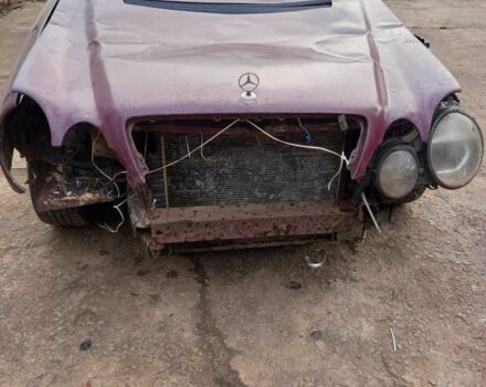 Червоний Мерседес 220, об'ємом двигуна 2.3 л та пробігом 100 тис. км за 250 $, фото 4 на Automoto.ua