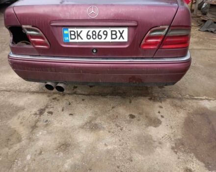 Червоний Мерседес 220, об'ємом двигуна 2.3 л та пробігом 100 тис. км за 250 $, фото 1 на Automoto.ua