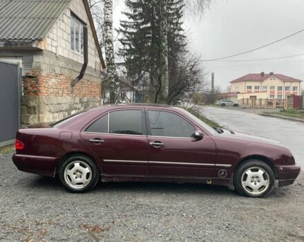 Красный Мерседес 220, объемом двигателя 2.7 л и пробегом 400 тыс. км за 2700 $, фото 2 на Automoto.ua