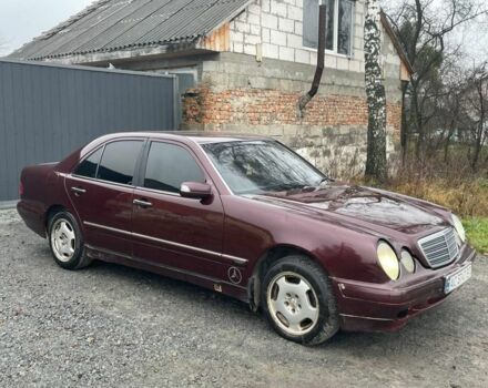 Красный Мерседес 220, объемом двигателя 2.7 л и пробегом 400 тыс. км за 2700 $, фото 3 на Automoto.ua