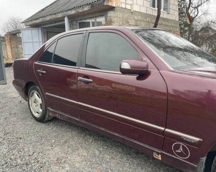 Красный Мерседес 220, объемом двигателя 2.7 л и пробегом 400 тыс. км за 2700 $, фото 4 на Automoto.ua