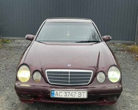 Красный Мерседес 220, объемом двигателя 2.7 л и пробегом 400 тыс. км за 2700 $, фото 7 на Automoto.ua