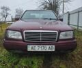 Червоний Мерседес 220, об'ємом двигуна 2.2 л та пробігом 360 тис. км за 1700 $, фото 1 на Automoto.ua