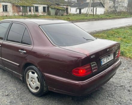 Красный Мерседес 220, объемом двигателя 2.7 л и пробегом 400 тыс. км за 2700 $, фото 8 на Automoto.ua