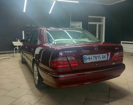 Червоний Мерседес 220, об'ємом двигуна 2.1 л та пробігом 155 тис. км за 8000 $, фото 2 на Automoto.ua