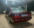 Червоний Мерседес 220, об'ємом двигуна 2.1 л та пробігом 155 тис. км за 8000 $, фото 2 на Automoto.ua