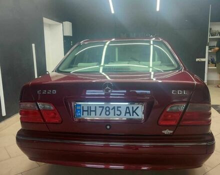 Червоний Мерседес 220, об'ємом двигуна 2.1 л та пробігом 155 тис. км за 8000 $, фото 1 на Automoto.ua