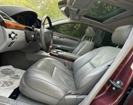 Красный Мерседес 220, объемом двигателя 5 л и пробегом 241 тыс. км за 10500 $, фото 2 на Automoto.ua