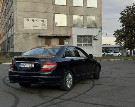 Красный Мерседес 220, объемом двигателя 0 л и пробегом 330 тыс. км за 5500 $, фото 3 на Automoto.ua