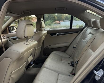 Красный Мерседес 220, объемом двигателя 0 л и пробегом 330 тыс. км за 5500 $, фото 6 на Automoto.ua