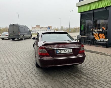 Красный Мерседес 220, объемом двигателя 1.8 л и пробегом 203 тыс. км за 7700 $, фото 2 на Automoto.ua