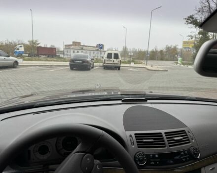 Красный Мерседес 220, объемом двигателя 1.8 л и пробегом 203 тыс. км за 7700 $, фото 14 на Automoto.ua