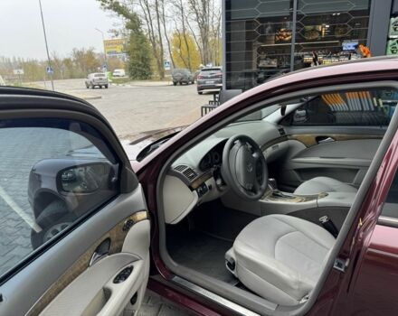 Красный Мерседес 220, объемом двигателя 1.8 л и пробегом 203 тыс. км за 7700 $, фото 13 на Automoto.ua