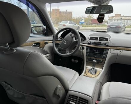 Красный Мерседес 220, объемом двигателя 1.8 л и пробегом 203 тыс. км за 7700 $, фото 9 на Automoto.ua