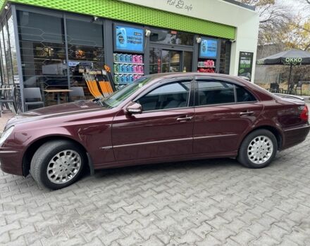 Красный Мерседес 220, объемом двигателя 1.8 л и пробегом 203 тыс. км за 7700 $, фото 1 на Automoto.ua