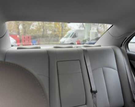 Красный Мерседес 220, объемом двигателя 1.8 л и пробегом 203 тыс. км за 7700 $, фото 11 на Automoto.ua