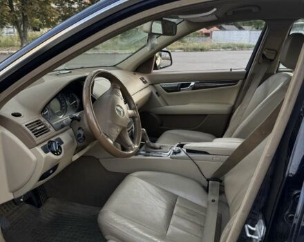 Красный Мерседес 220, объемом двигателя 0 л и пробегом 330 тыс. км за 5500 $, фото 5 на Automoto.ua