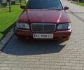 Красный Мерседес 220, объемом двигателя 2.2 л и пробегом 411 тыс. км за 4500 $, фото 7 на Automoto.ua