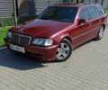 Красный Мерседес 220, объемом двигателя 2.2 л и пробегом 411 тыс. км за 5300 $, фото 1 на Automoto.ua