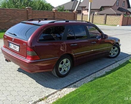 Красный Мерседес 220, объемом двигателя 2.2 л и пробегом 411 тыс. км за 4500 $, фото 6 на Automoto.ua