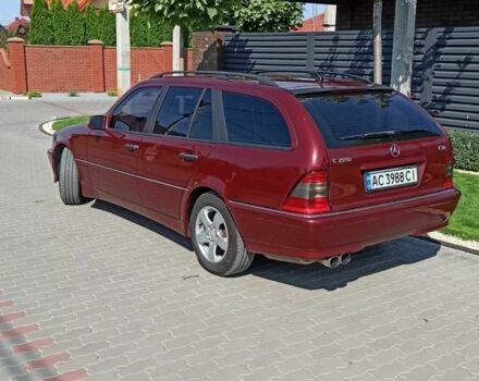 Красный Мерседес 220, объемом двигателя 2.2 л и пробегом 411 тыс. км за 4500 $, фото 4 на Automoto.ua