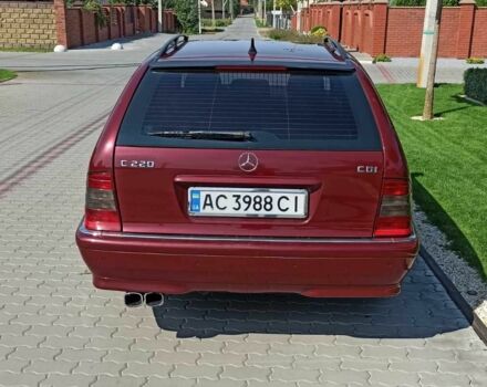Красный Мерседес 220, объемом двигателя 2.2 л и пробегом 411 тыс. км за 4500 $, фото 5 на Automoto.ua