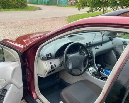 Червоний Мерседес 220, об'ємом двигуна 2.2 л та пробігом 3 тис. км за 3200 $, фото 4 на Automoto.ua
