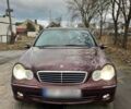 Красный Мерседес 220, объемом двигателя 2.2 л и пробегом 320 тыс. км за 2650 $, фото 4 на Automoto.ua