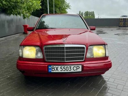 Мерседес 220 1992 в Хмельницком на Automoto.ua Красный Мерседес 220, объемом двигателя 2.2 л и пробегом 300 тыс. км за 2200 $, фото 1 на Automoto.ua