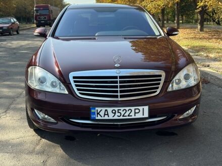 Мерседес 220 2005 в Славянске на Automoto.ua Красный Мерседес 220, объемом двигателя 5 л и пробегом 241 тыс. км за 10500 $, фото 1 на Automoto.ua