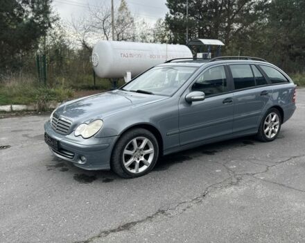 Мерседес 220, объемом двигателя 2.2 л и пробегом 321 тыс. км за 2550 $, фото 3 на Automoto.ua