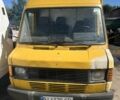 Желтый Мерседес 220, объемом двигателя 2.3 л и пробегом 2 тыс. км за 2500 $, фото 1 на Automoto.ua