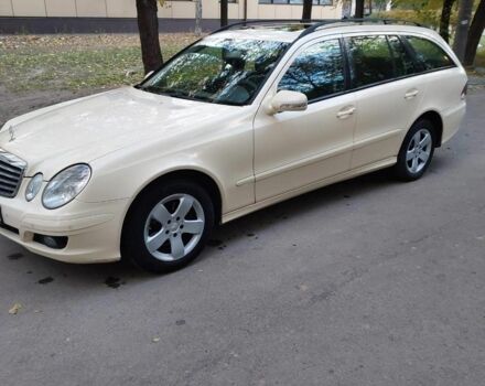 Желтый Мерседес 220, объемом двигателя 2.1 л и пробегом 300 тыс. км за 4500 $, фото 2 на Automoto.ua