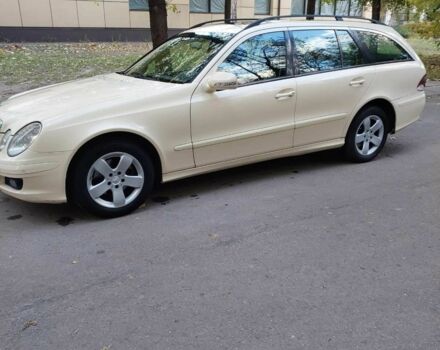 Желтый Мерседес 220, объемом двигателя 2.1 л и пробегом 300 тыс. км за 4500 $, фото 5 на Automoto.ua