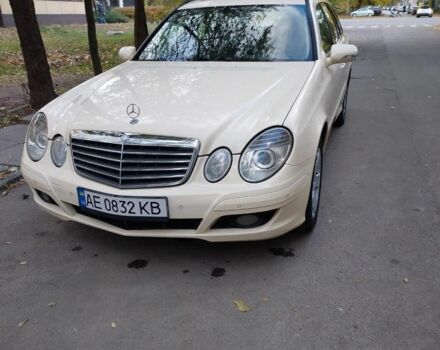 Желтый Мерседес 220, объемом двигателя 2.1 л и пробегом 300 тыс. км за 4500 $, фото 4 на Automoto.ua