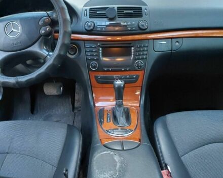 Желтый Мерседес 220, объемом двигателя 2.1 л и пробегом 300 тыс. км за 4500 $, фото 7 на Automoto.ua