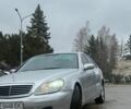 Серый Мерседес 220, объемом двигателя 3.2 л и пробегом 300 тыс. км за 1800 $, фото 1 на Automoto.ua