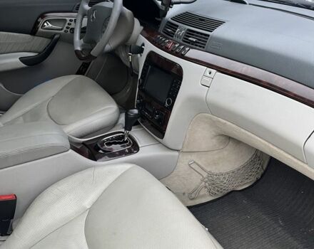 Серый Мерседес 220, объемом двигателя 4.3 л и пробегом 370 тыс. км за 3150 $, фото 4 на Automoto.ua