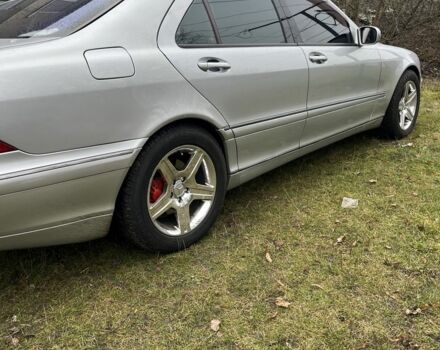 Серый Мерседес 220, объемом двигателя 4.3 л и пробегом 370 тыс. км за 3150 $, фото 3 на Automoto.ua