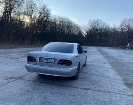 Сірий Мерседес 220, об'ємом двигуна 2.1 л та пробігом 300 тис. км за 4750 $, фото 17 на Automoto.ua