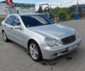 Серый Мерседес 220, объемом двигателя 2.1 л и пробегом 290 тыс. км за 4999 $, фото 1 на Automoto.ua